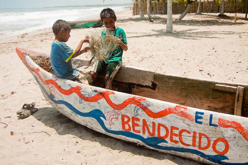 NiÃ±os en una Canoa, Dibulla, La Guajira, Riohac...