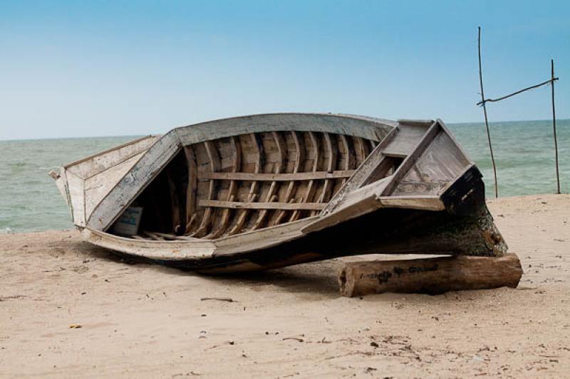 Bote en la Playa, Corregimiento de Camarones, La G...