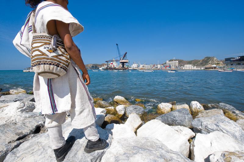 Indigena Kogi en el Puerto de Santa Marta, Santa M...