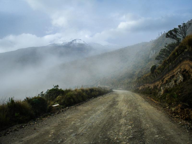 Camino en el Nevado del Ruiz, Manizales, Caldas, C...