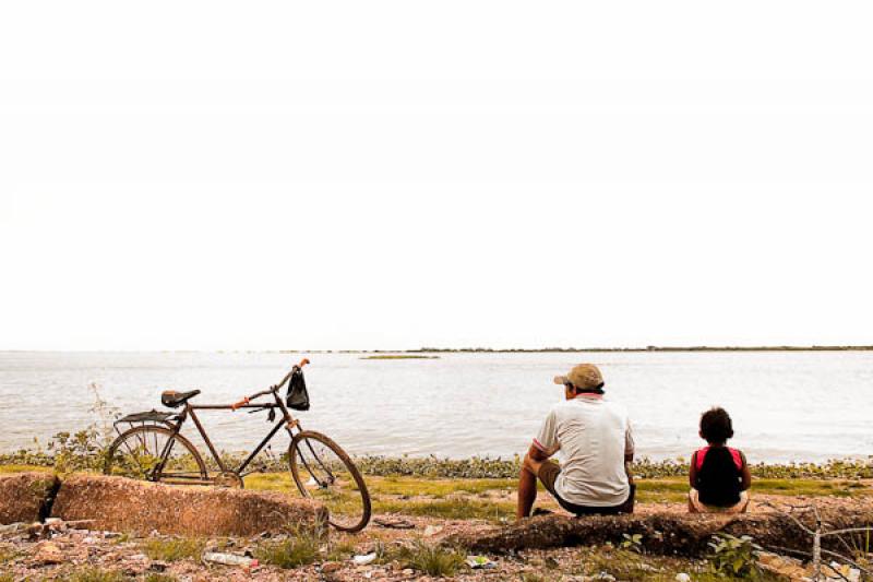 Padre con su Hijo, Cienaga de Ayapel, Ayapel, Cord...