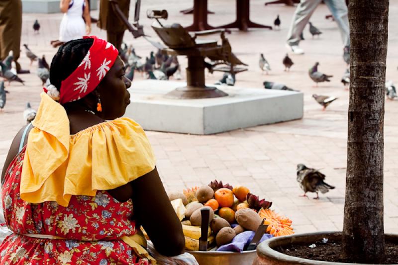 Palenquera en la Plaza San Pedro Claver, Cartagena...