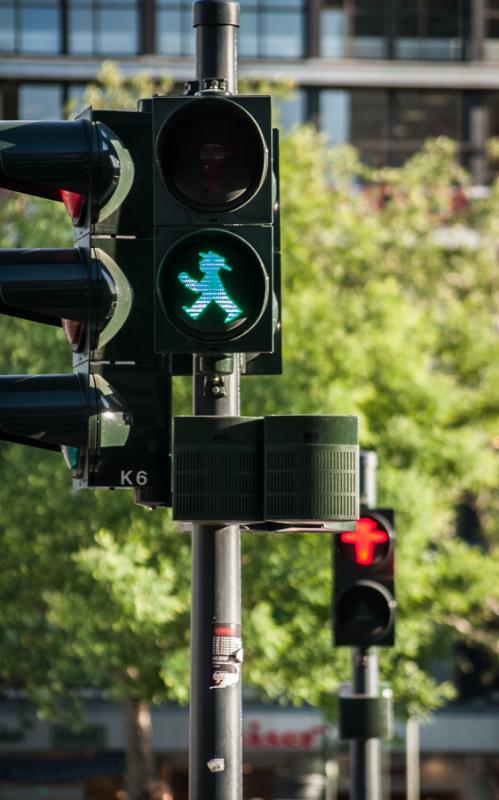 Semaforo en la Ciudad de Berlin, Alemania, Europa ...