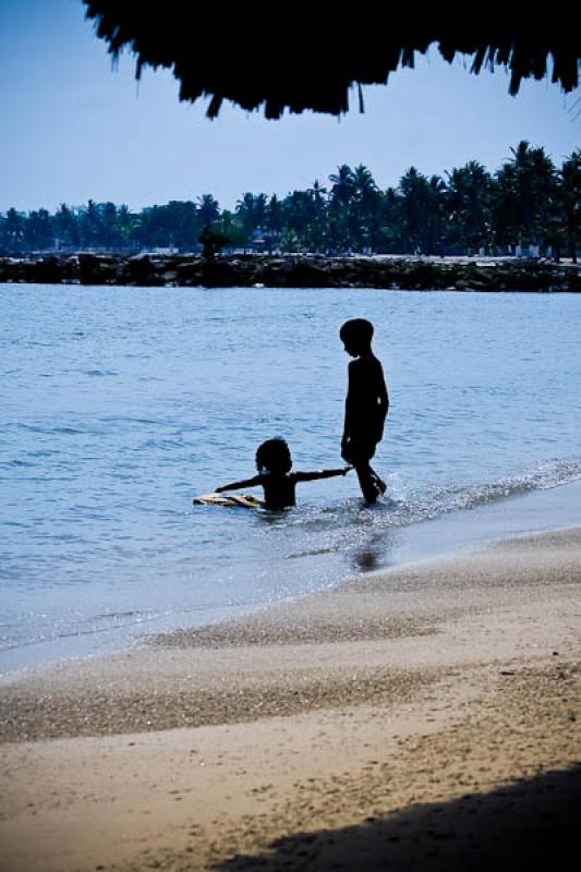 NiÃ±os en el Mar, Playa Blanca, Bahia de Cispata...