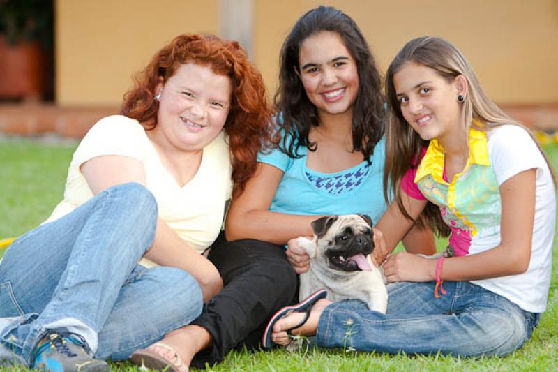 Amigas con su Mascota