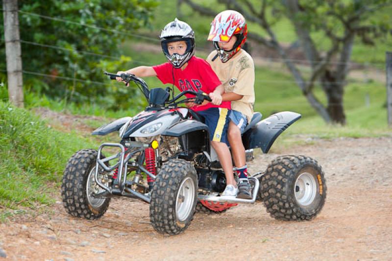 NiÃ±os en Cuatrimoto