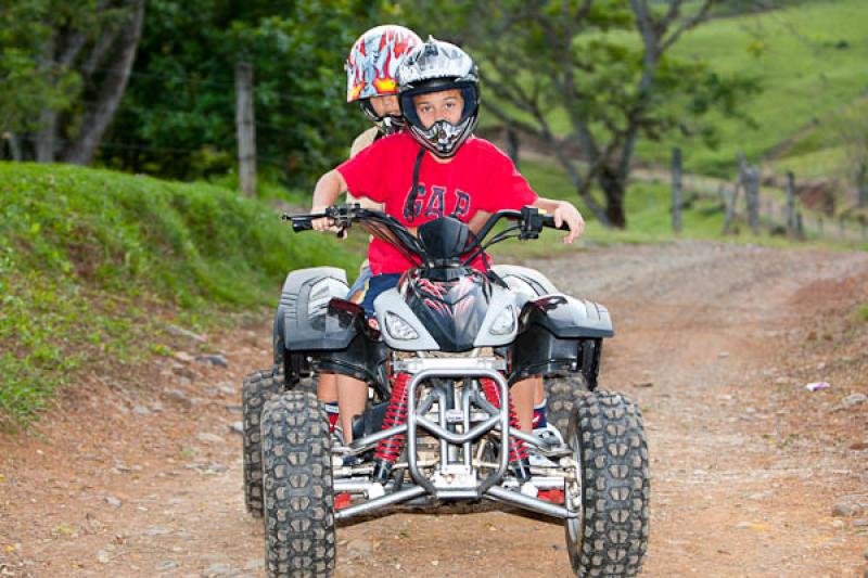 NiÃ±os en Cuatrimoto