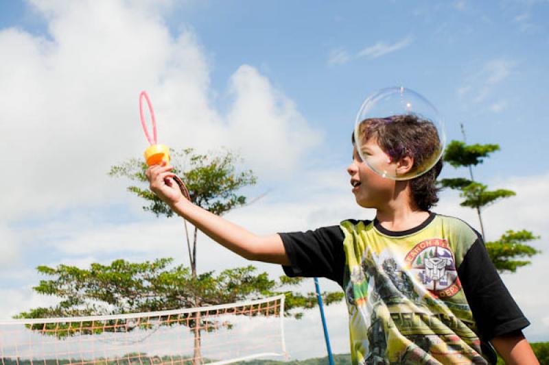 NiÃ±o Jugando con Burbujas