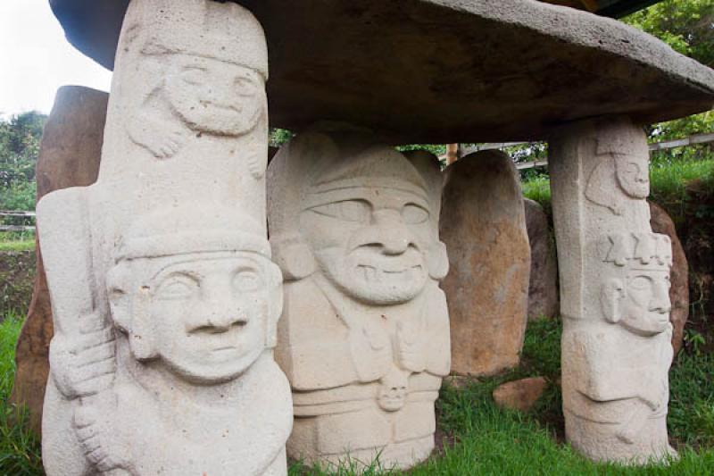 Idolos san Agustin Sacerdote, Parque Arqueologico ...