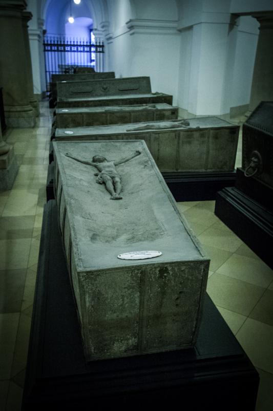 Criptas en el Interior de la Catedral de Berlin, A...