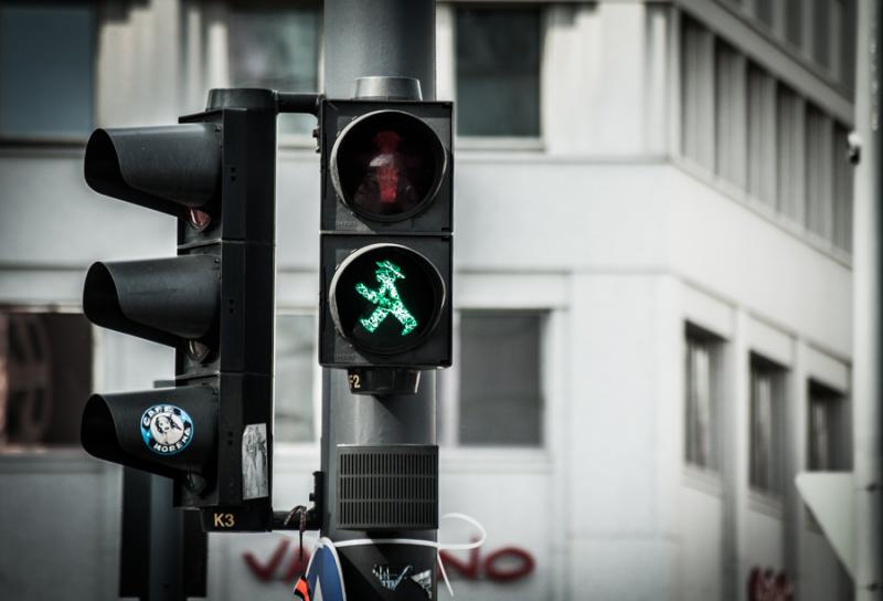 Semaforo en la Ciudad de Berlin, Alemania, Europa ...