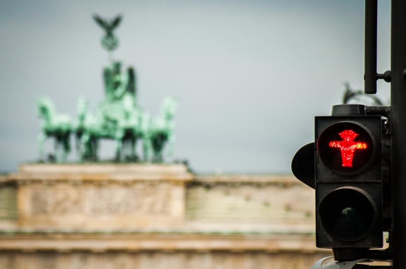 Semaforo en la Ciudad de Berlin, Alemania, Europa ...