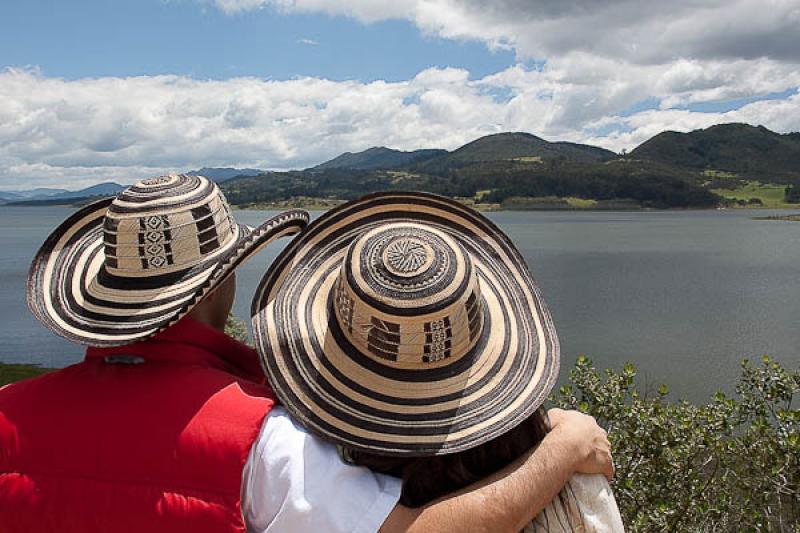 Pareja en el Embalse del Tomine, Guatavita, Cundin...