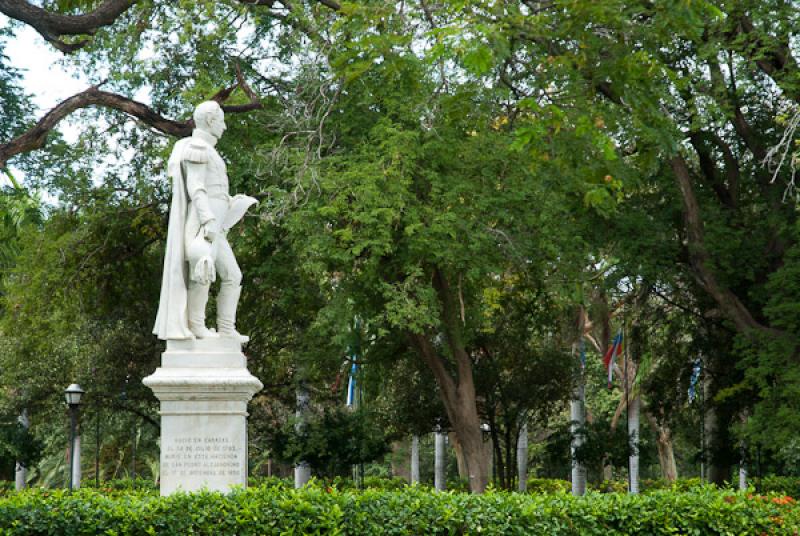 Monumento a Simon Bolivar, Quinta de San Pedro Ale...