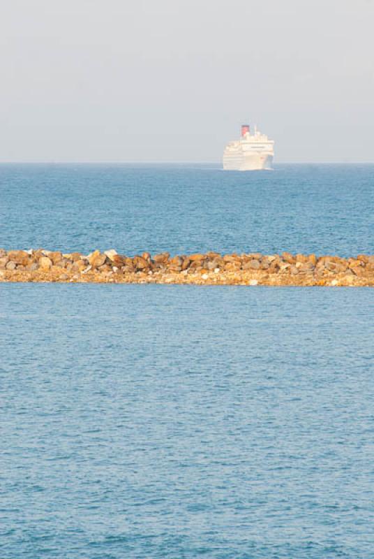 Crucero en Bahia de Santa Marta, Santa Marta, Magd...