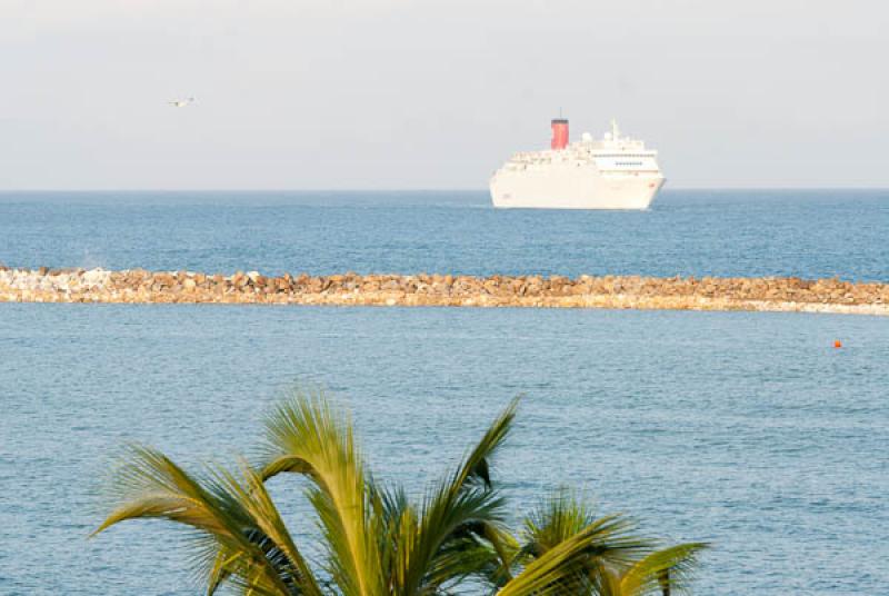 Crucero en Bahia de Santa Marta, Santa Marta, Magd...