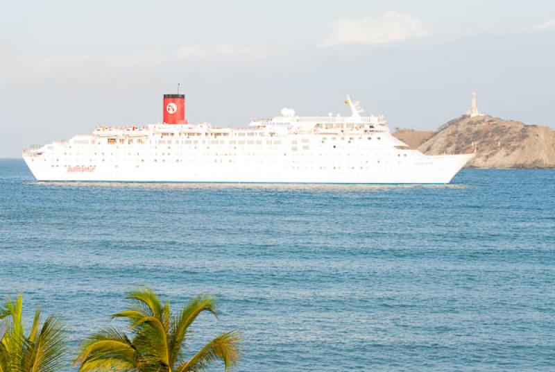 Crucero en Bahia de Santa Marta, Santa Marta, Magd...