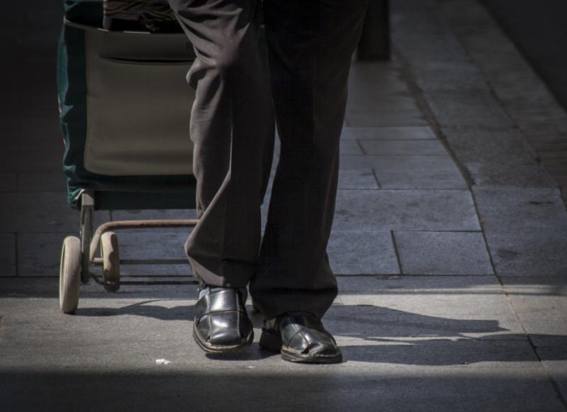 Hombre en el Barrio Raval, Ciutat Vella, Barcelona...