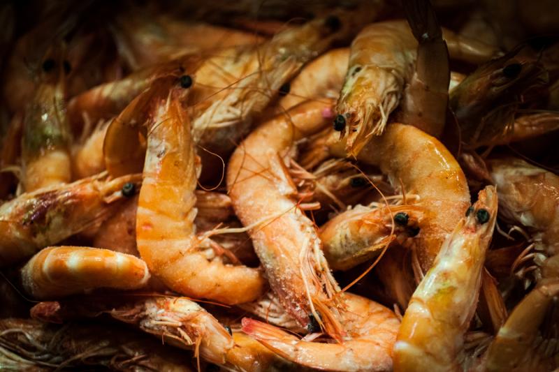 Venta de Langostinos en Mercado de San Jose, La Bo...