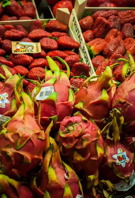 Venta de Pitahaya, Mercado de San Jose, La Boqueri...