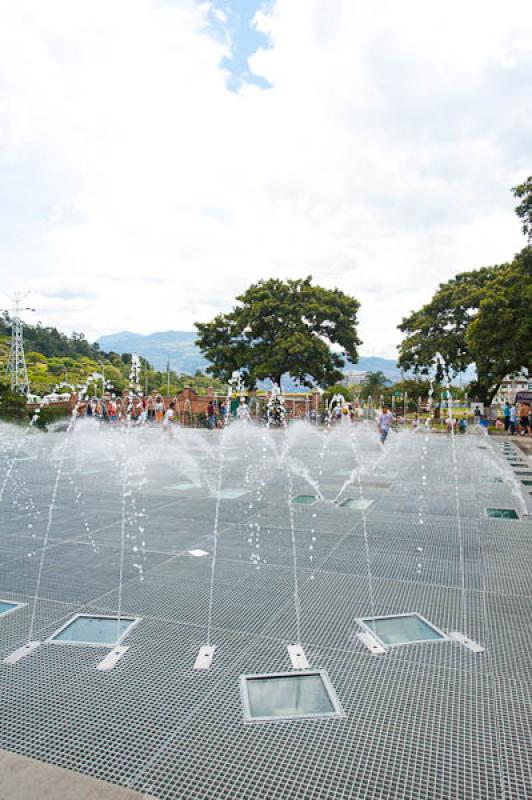 Fuentes Ciberneticas, Avenida Regional, Medellin, ...