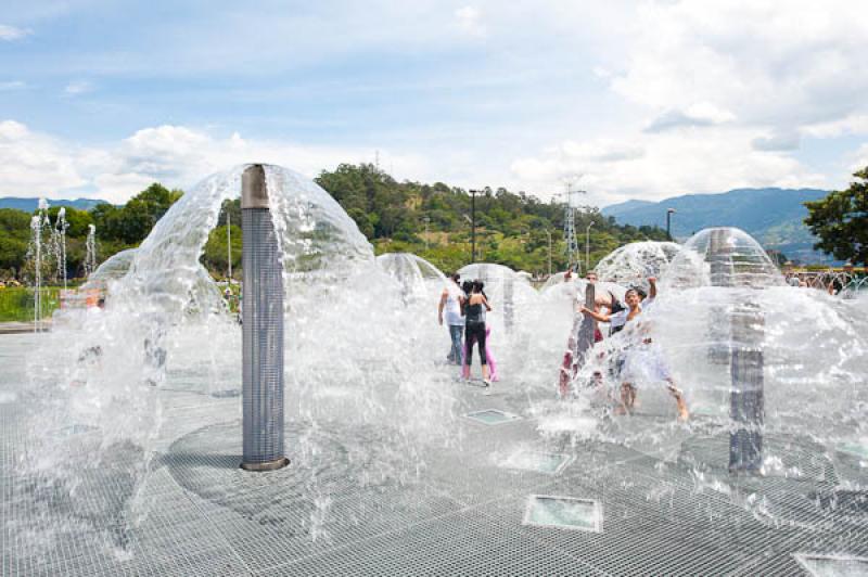 Fuentes Ciberneticas, Avenida Regional, Medellin, ...