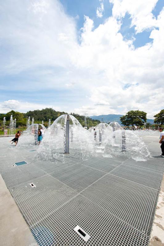 Fuentes Ciberneticas, Avenida Regional, Medellin, ...