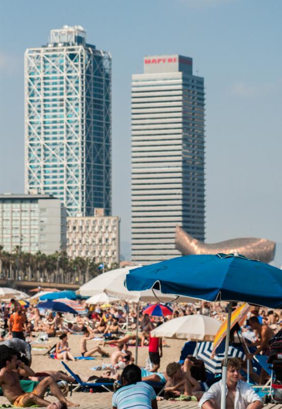 Playa de la Barceloneta, Barcelona, Cataluña, Esp...