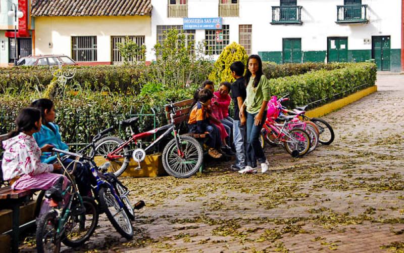 NiÃ±os Jugando, Carmen de Carupa, Provincia del ...