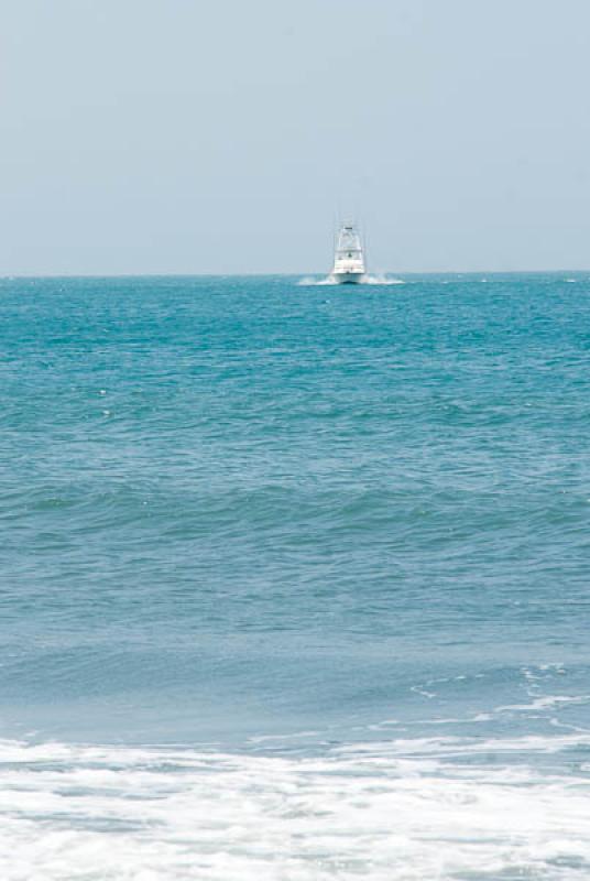 Velero en el El Rodadero, Santa Marta, Magdalena, ...