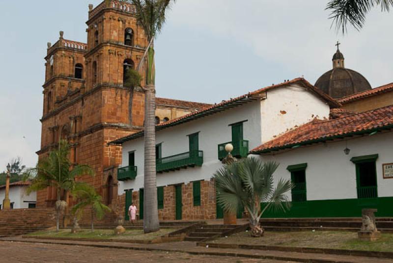 Iglesia La Inmaculada Concepcion y San Lorenzo Mar...