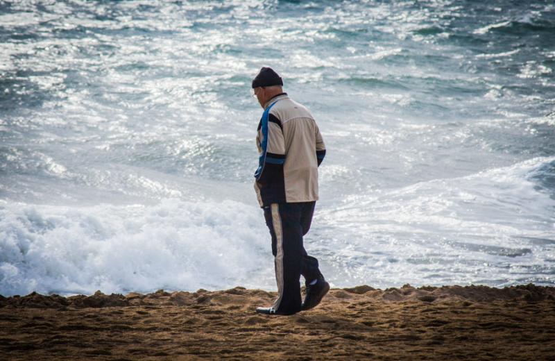 Hombre Caminando, Playa de la Barceloneta, Barcelo...