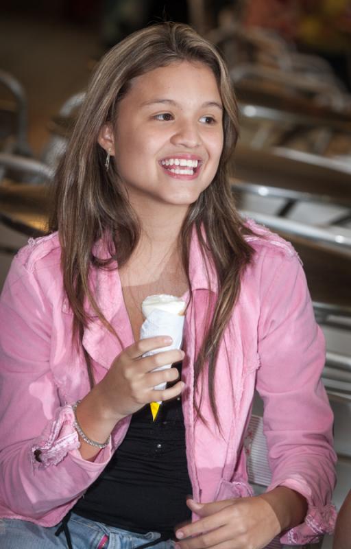 Niña Comiendo Helado