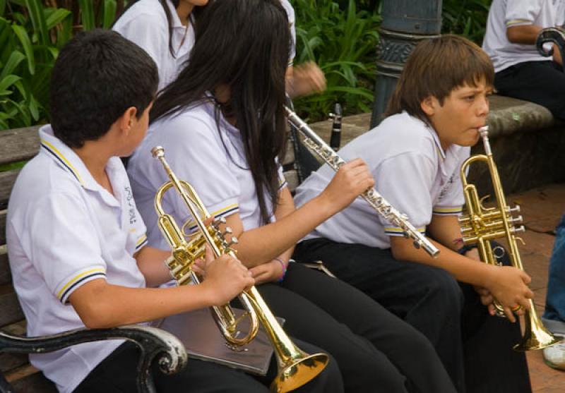 NiÃ±os con sus Instrumentos Musicales