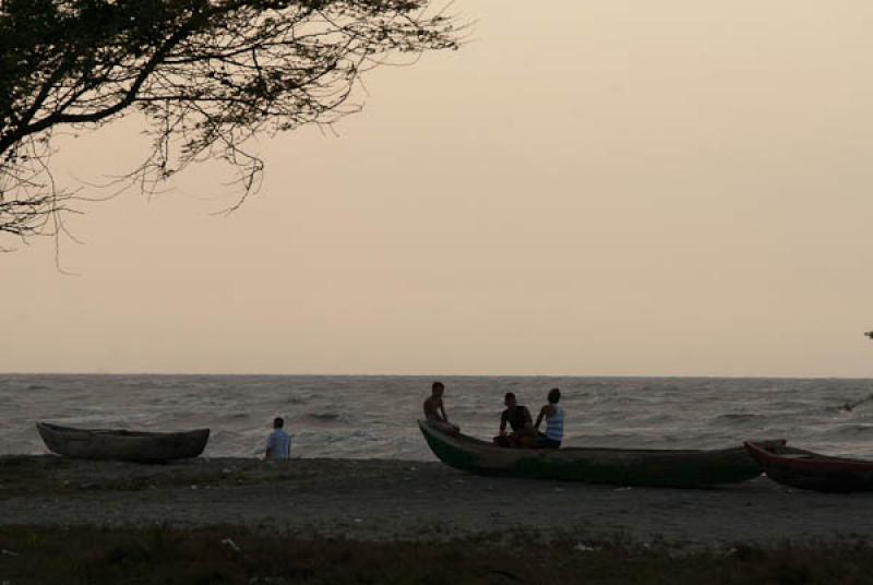 Atardecer en la Playa, Cienaga, Magdalena, Colombi...