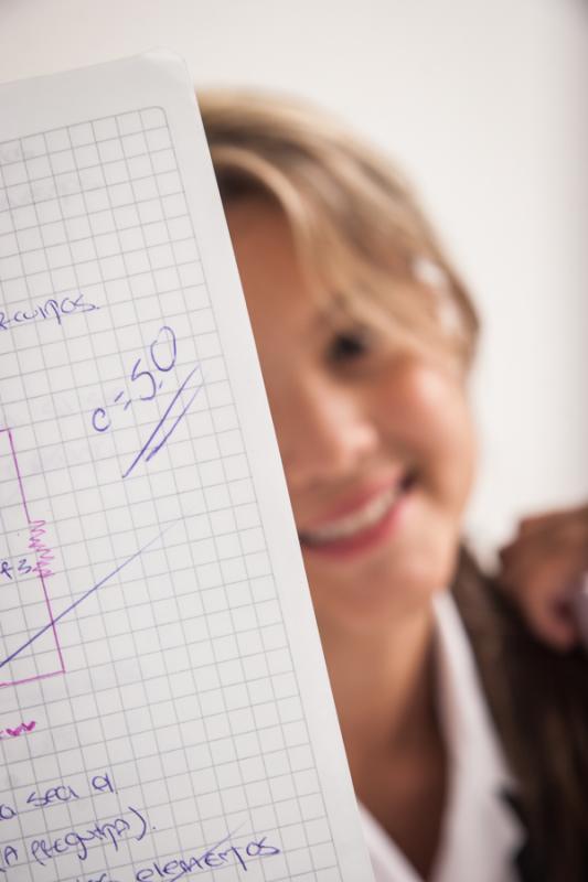 Niña Estudiando