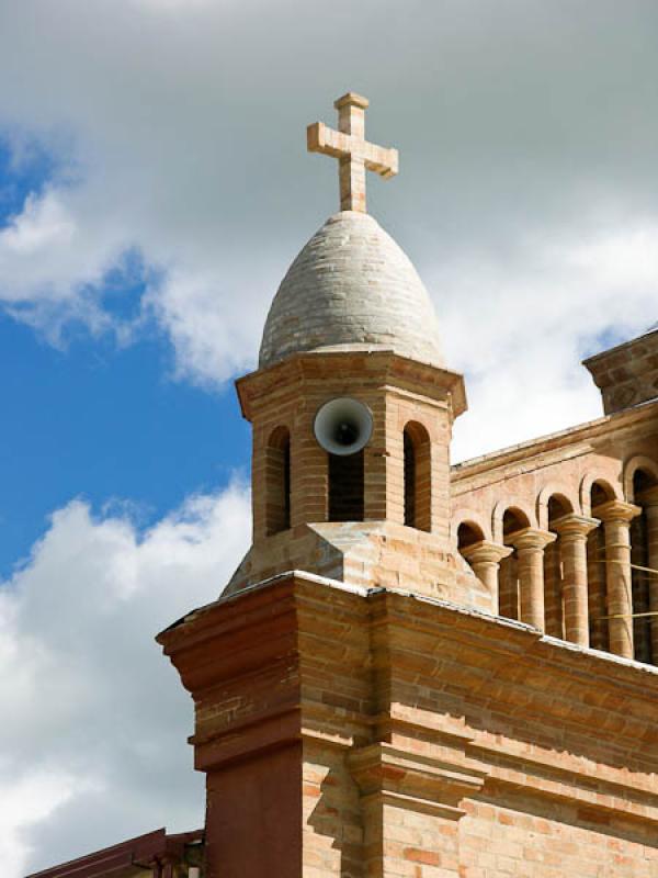 Iglesia de Nuestra SeÃ±ora de los Dolores, Entre...