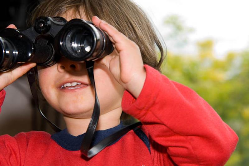 NiÃ±o Jugando con sus Binoculares