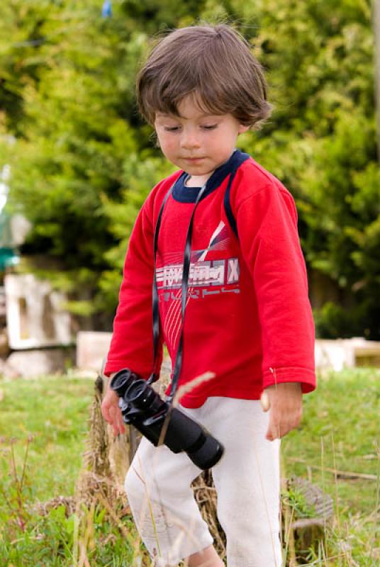 NiÃ±o Jugando con sus Binoculares