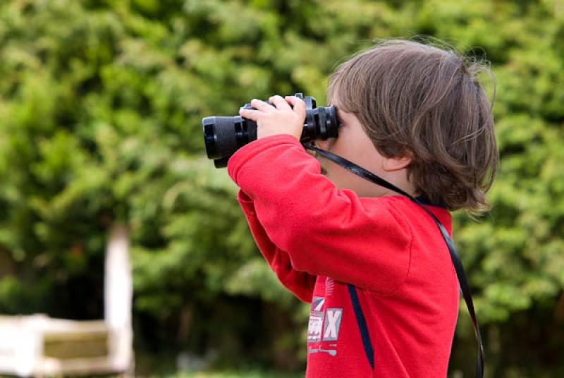 NiÃ±o Jugando con sus Binoculares