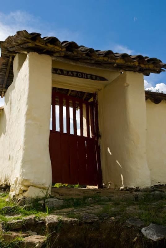 Entrada de una Vivienda, Hoyo Rico, Santa Rosa de ...