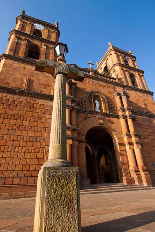 Iglesia La Inmaculada Concepcion y San Lorenzo Mar...