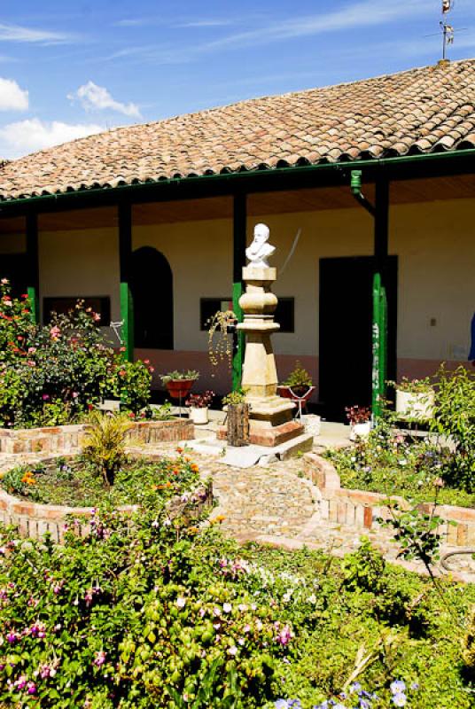 Colegio Tecnico Comercial Mariano Ospina Rodriguez...