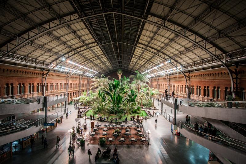 Interior de la Estacion Atocha, Madrid, España, E...