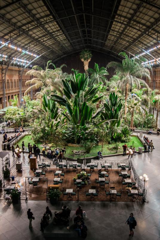 Interior de la Estacion Atocha, Madrid, España, E...