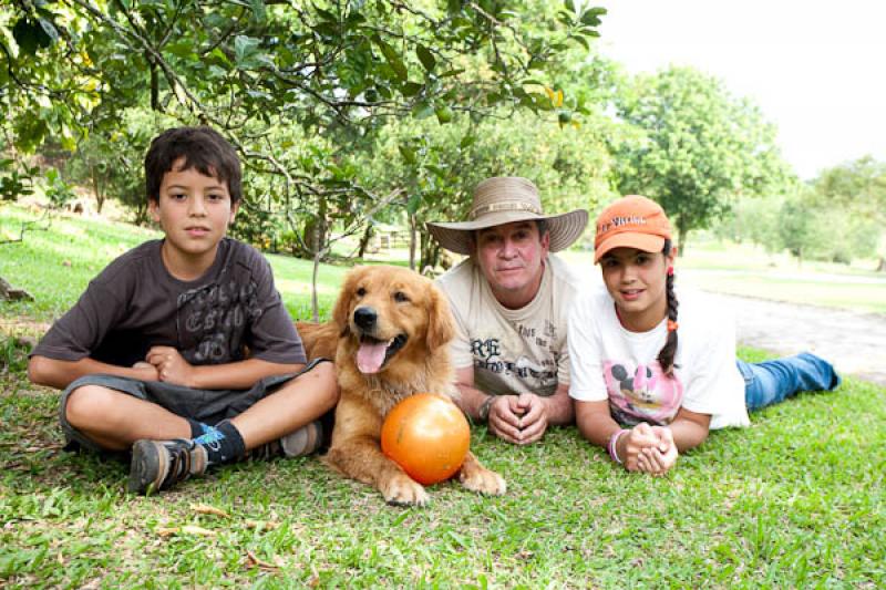 Abuelo con sus Nietos