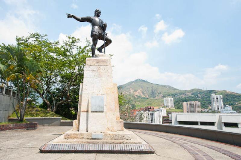 Estatua de Sebastian de Belalcazar, Cali, Santiago...