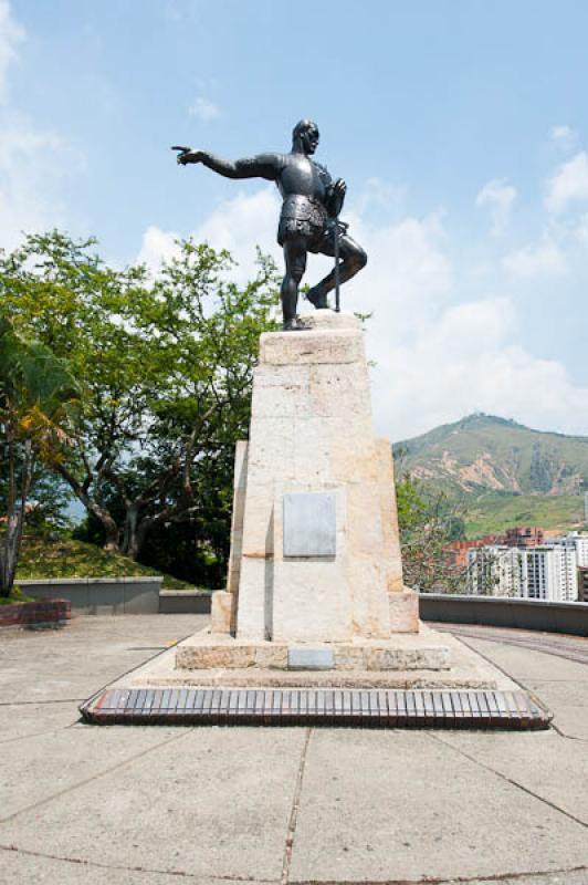 Estatua de Sebastian de Belalcazar, Cali, Santiago...