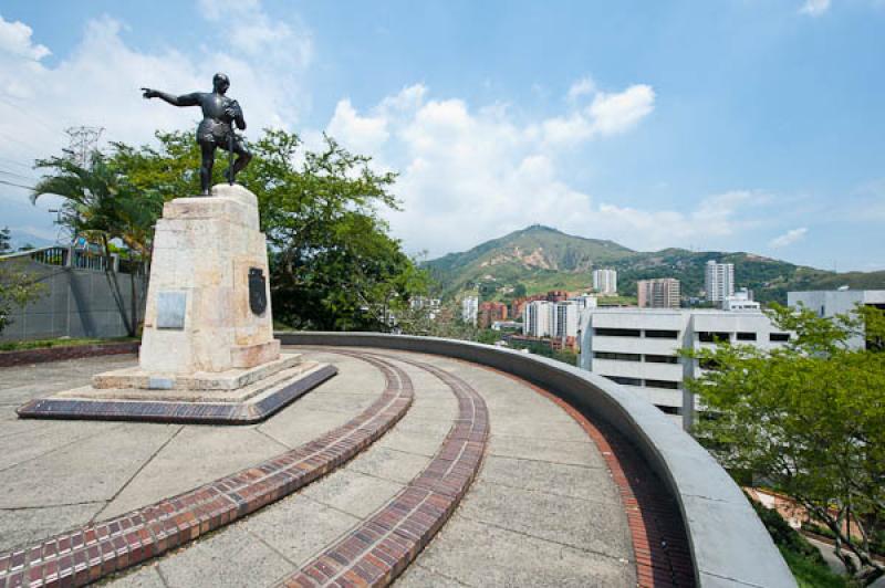 Estatua de Sebastian de Belalcazar, Cali, Santiago...