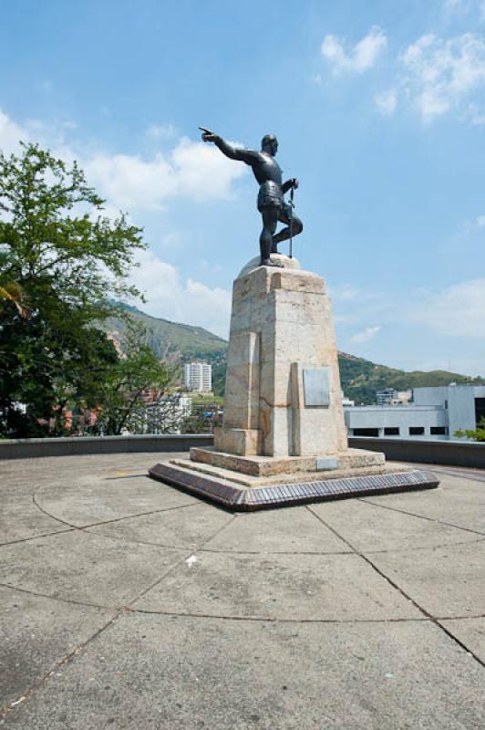 Estatua de Sebastian de Belalcazar, Cali, Santiago...